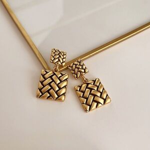 Vintage Antique Style Earrings With Silver Needle